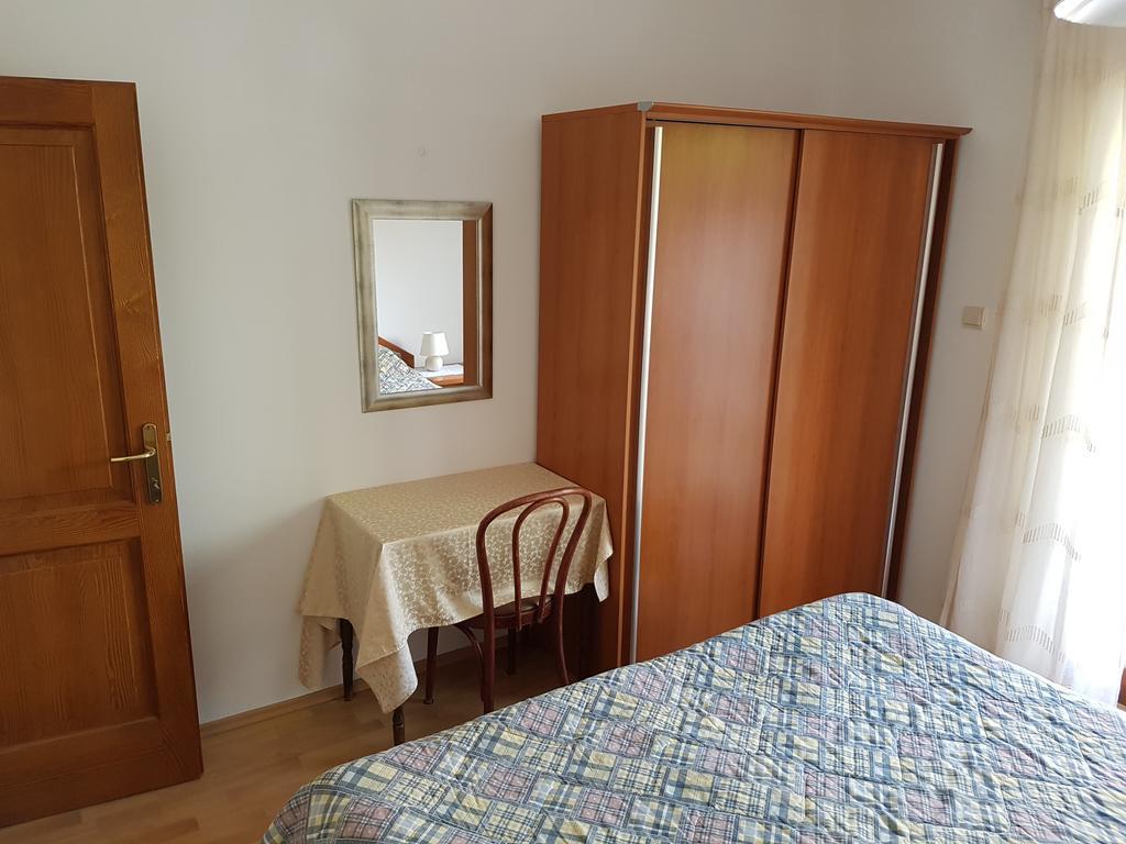Apartment R *