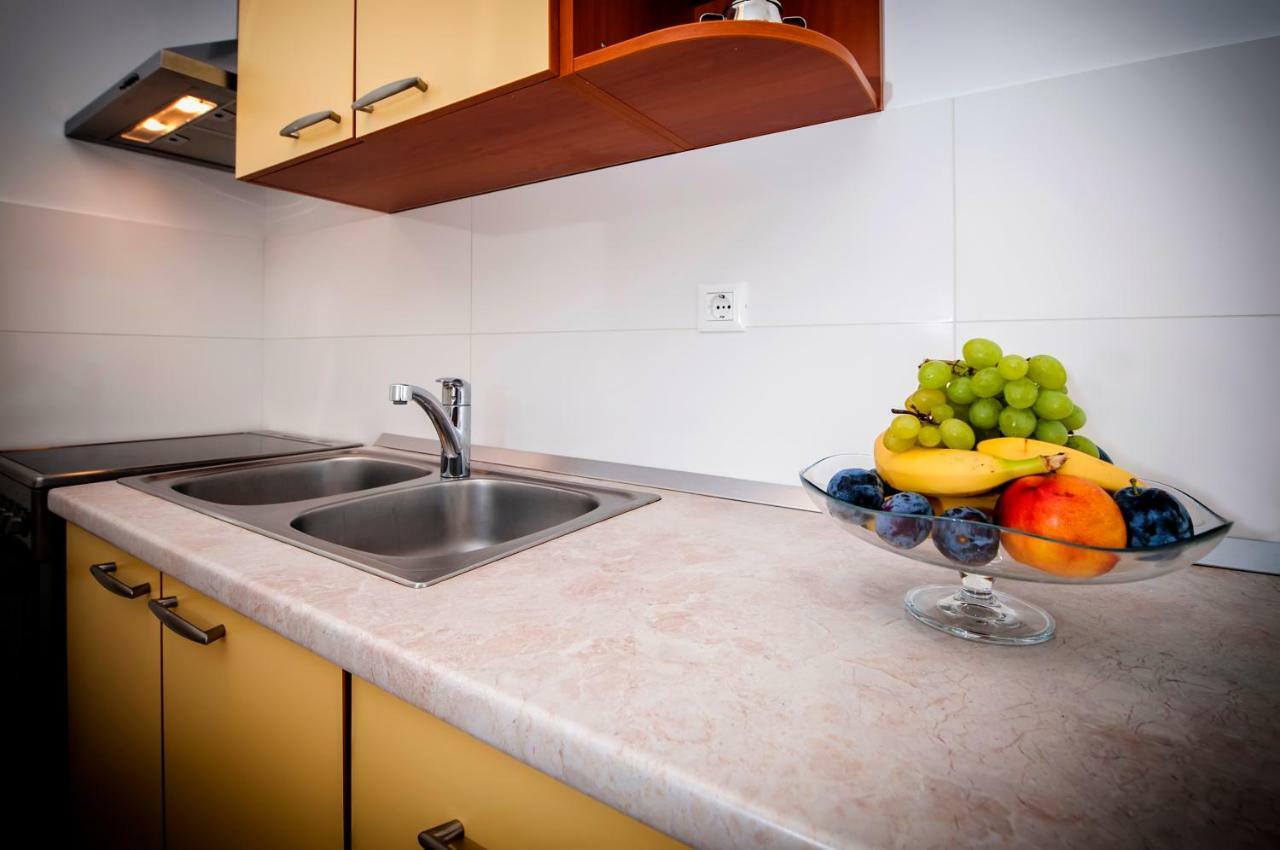 Apartment R *